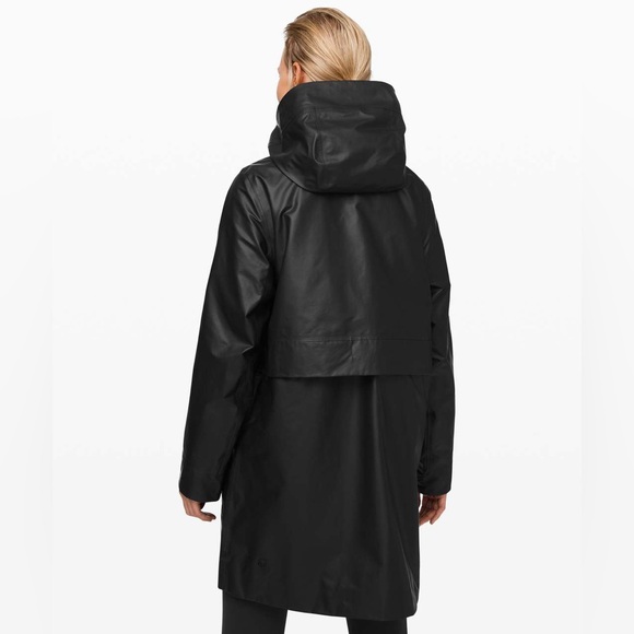 Lululemon into the drizzle black raincoat - Picture 6 of 16